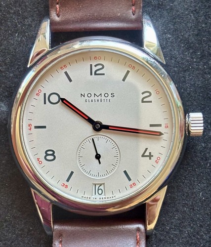 Nomos club datum - club, /